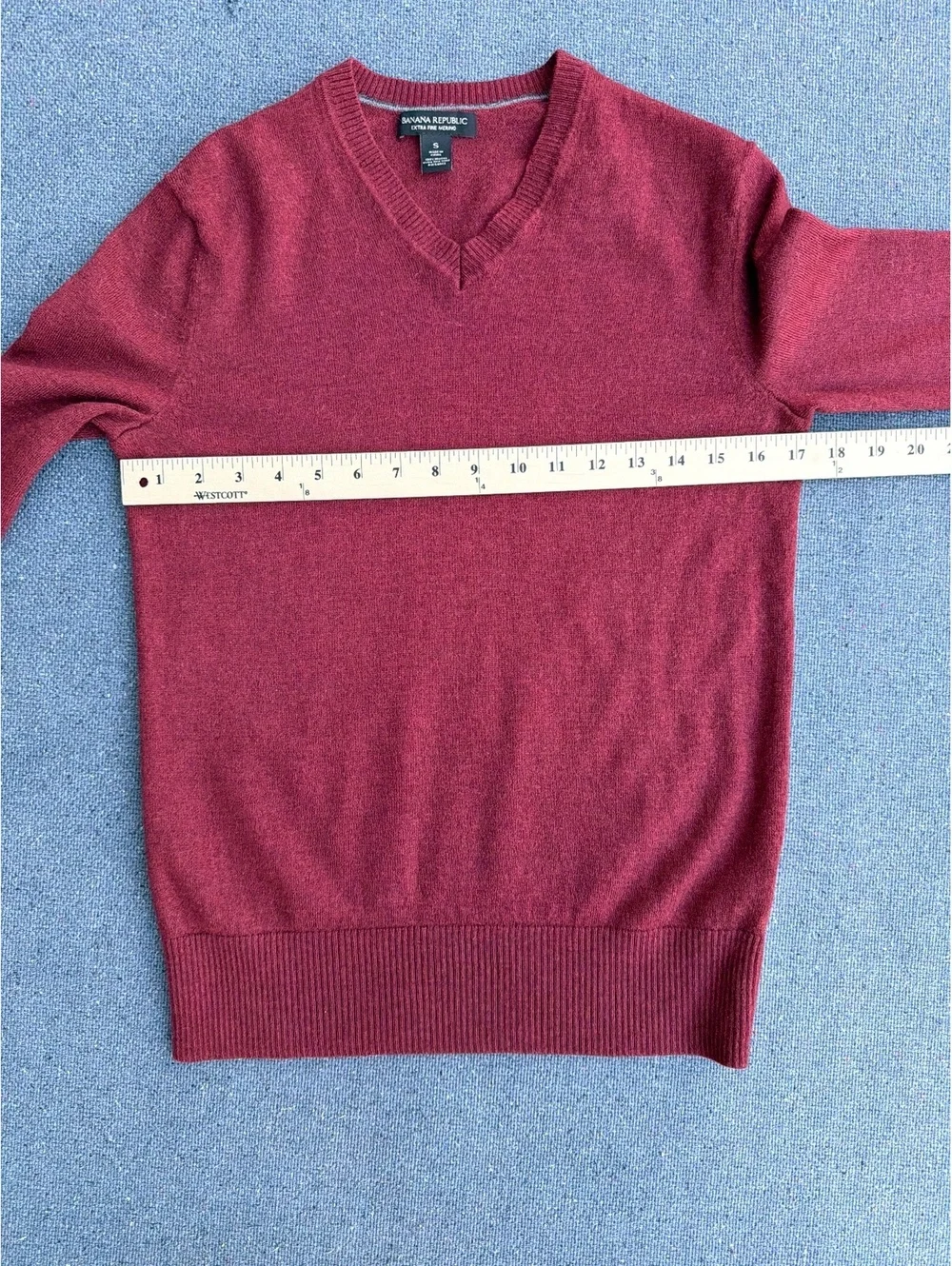 Banana Republic Men's Size S Burgundy Merino Wool V-Neck Knit Sweater